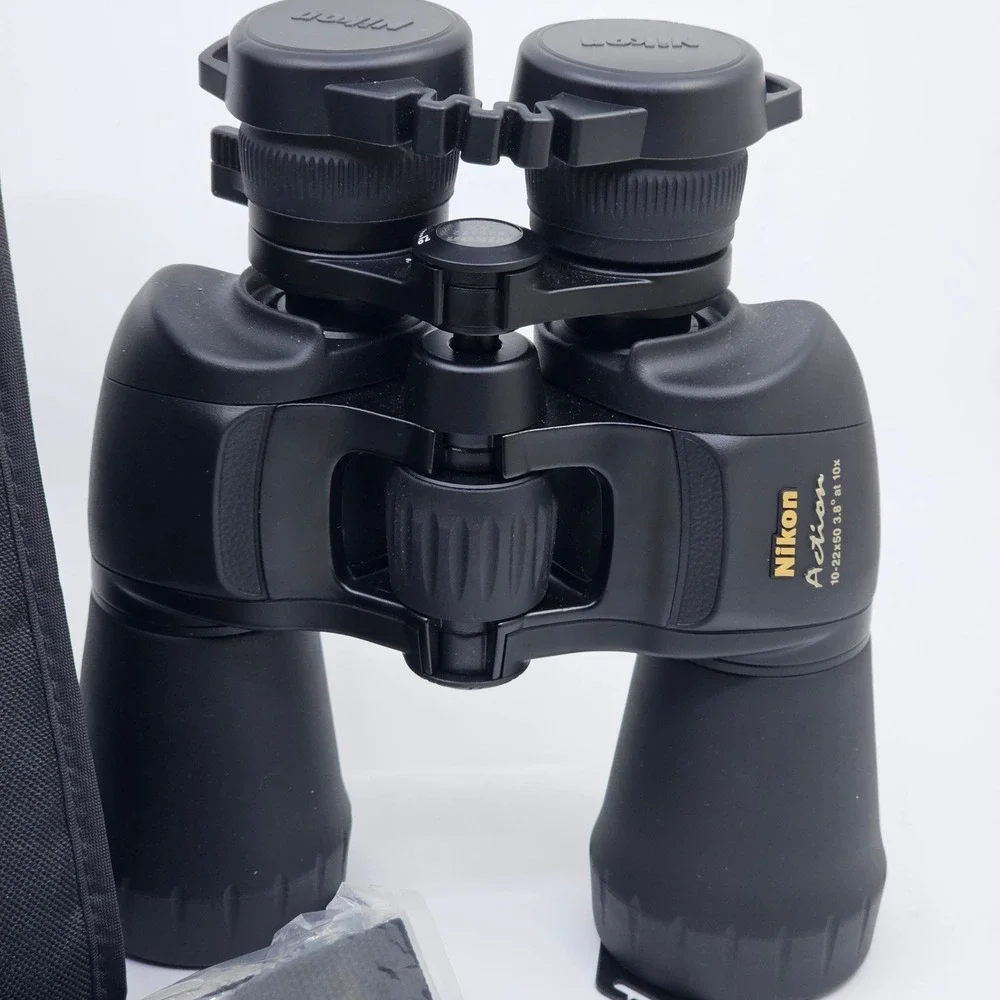Nikon Action 10-22x50 3.8 at 10x Zoom Binoculars with Case and Accessories